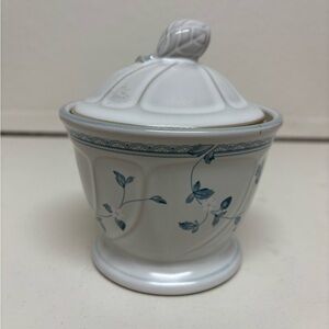 Noritake Strawberry Delight Stoneware sugar bowl